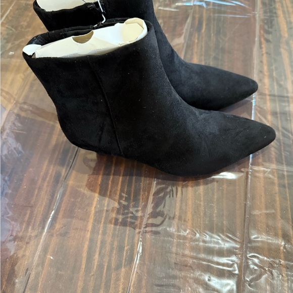 Universal Thread Shoes - Elegant Black Women's Ankle Boots size 8